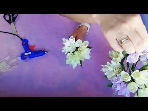 Видео: Маленькие цветы из гофрированной бумаги. Мастер класс. Цветы из бумаги.