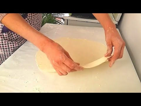 Видео: Гречанка показывает как делать греческое тесто "Фило"!