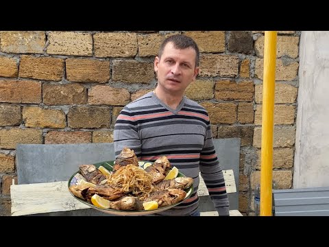 Видео: КАРАСИ ЖАРЕНЫЕ в КАЗАНЕ на КОСТРЕ!