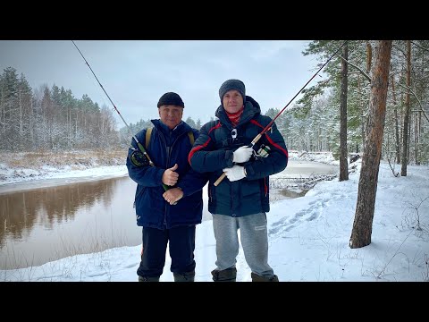 Видео: Деревня.Спиннинг.Сосиски в Печи.
