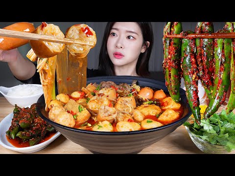 Видео: ASMR MUKBANG | Острый горшок дэчан малатан (говяжьи кишки) Острый чили кимчи, рис и рыбные шарики