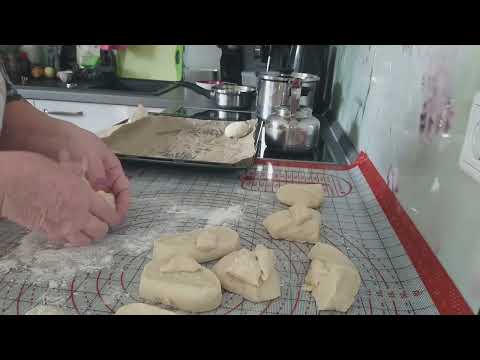 Видео: Булочки залитые молоком вкуснятинааааа