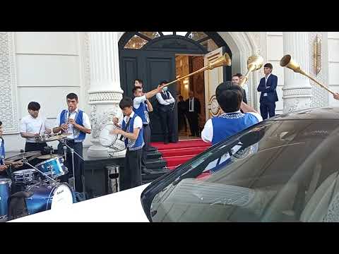 Видео: Ансамбли мехтариён навозиши бехтарин барои тую хурсанди ......