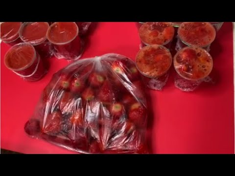 Видео: Заморозка КЛУБНИКИ без  сахара и варки -3 способа!