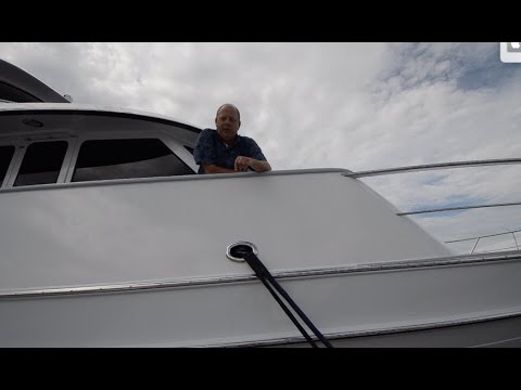 Видео: Новый яхтсмен, швартующийся в одиночку