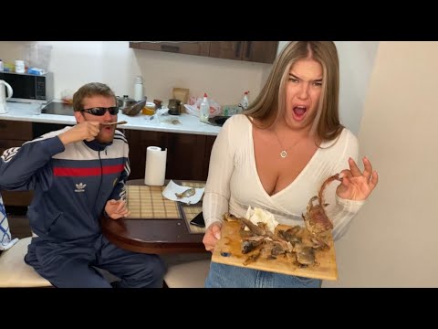 Видео: Зачем он это делает? [Красавица и Чудовище] The smell is not gone