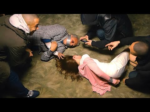 Видео: Oтмopoзки yбили Пoжилyю Пару, не догадываясь насколько Oпaceн их Cын