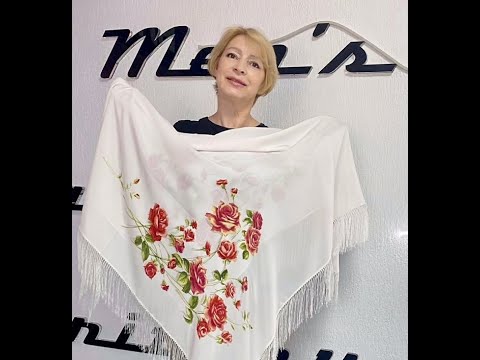 Видео: Розы под снегом, Розы на снегу❄️🌹❄️Павловопосадские платки в Минске. Светлана