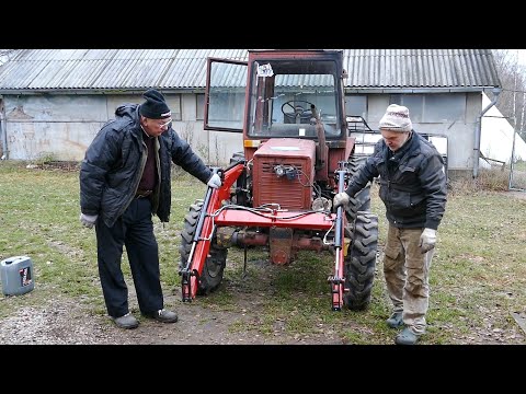 Видео: Трактор Володька Т30А80.  Не хочет грузить навоз, хочет обратно в болото!