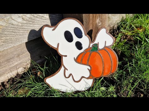 Видео: Маленькое привидение на Хэллоуин, вырезанное из фанеры и инкрустированное смолой... проект выпили...