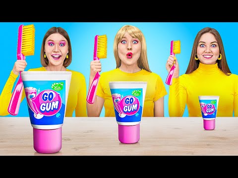 Видео: БОЛЬШОЙ И МАЛЕНЬКИЙ ФУД-ЧЕЛЛЕНДЖ || 1000 слоев конфет от 123 GO! FOOD