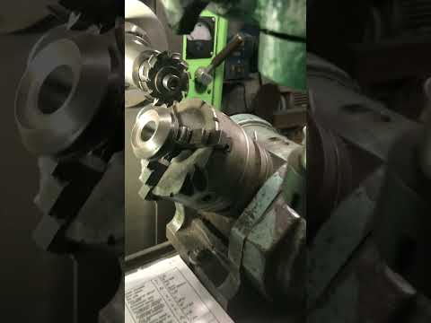 Видео: Нарезание зубьев на конической шестерни  с вфг 676 фрез. станка.
