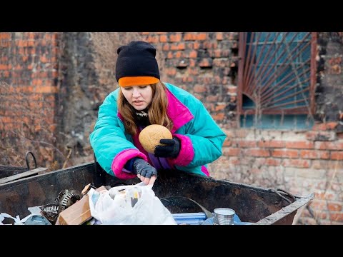 Видео: Как я зарабатываю лазая по мусоркам Питера? Часть 260 Dumpster Diving 