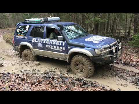 Видео: Осенний выезд на Toyota Hilux Surf С УАЗами вдоль полигона