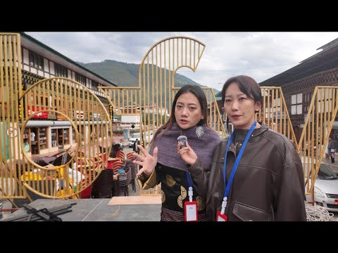 Видео: За кулисами Недели моды в Бутане: дефиле по улице Паро с @PemaDeki | Мода Бутана