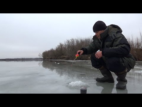 Видео: Зимняя Снасть Отводной Поводок! Рыбалка со льда на Оке 2025!