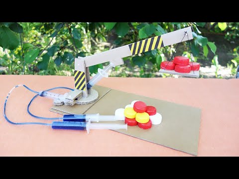 Видео: Как сделать гидравлический кран из картона