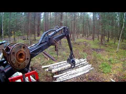 Видео: Т-25 с самодельным лесным манипулятором Praca w lesie. T-25
