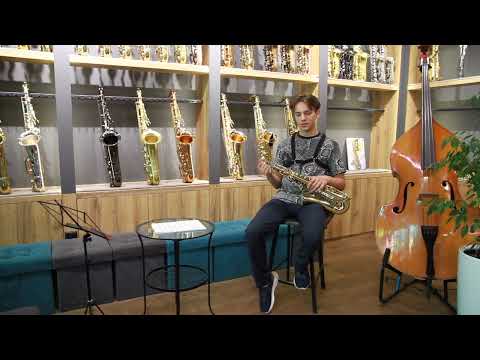 Видео: Саксофонист Артемий Богачев