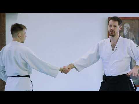 Видео: айкидо, как делать: цки сихонагэ ура.