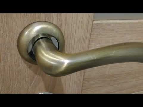 Видео: Ремонт завертки врезного замка (сантехнической защелки)