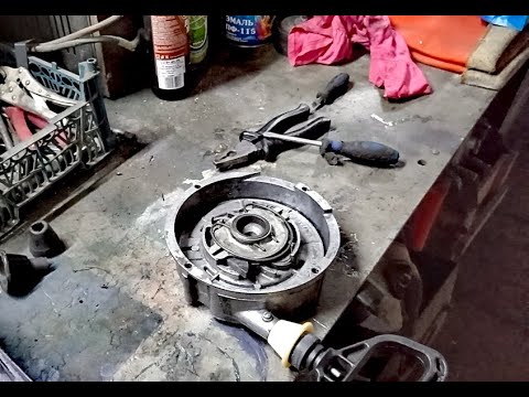 Видео: Буран заклинил ручной стартер снегохода. Ставим новый тросик, пружину. @Pavel_SIBERIA