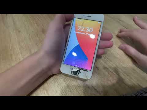 Видео: Как поменять камеру на iPhone 5s - SE в домашних условиях без специальных инструментов 