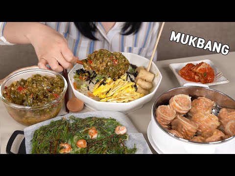 Видео: MUKBANG:) Очень вкусный острый соус чили, который я приготовила. Оладьи с петрушкой на воде.