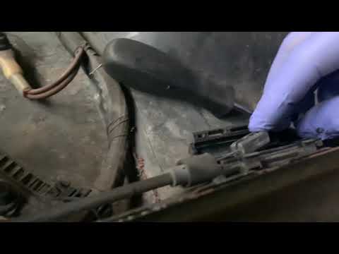 Видео: Range Rover — сломанный замок открывания капота и трос отремонтированы