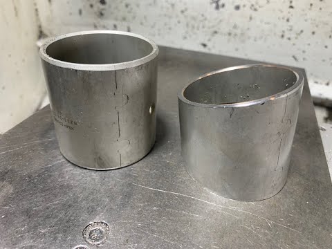 Видео: Как подрезать под угол втулку шатуна на токарном.