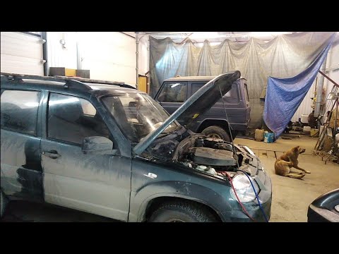 Видео: Шеврале Нива с кондиционером быстрая замена радиатора печки не снимая панели.