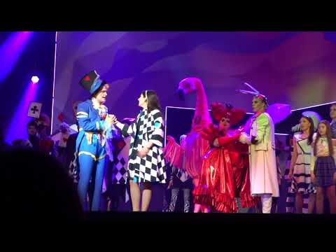 Видео: Алиса и страна чудес. Вниз по дороге. Александра Каспарова. 11.06.2022, вечер