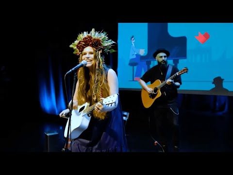 Видео: Обними Кита в проекте «Уличный артист в парках»