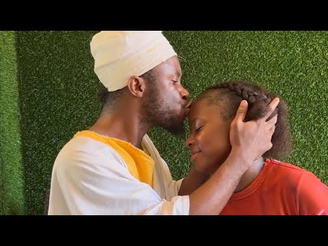 Видео: Девушка избегает Роро