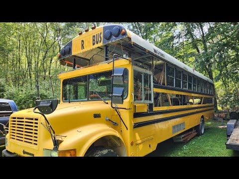 Видео: Проект по подъему крыши школьного автобуса под окном SKOOLIE