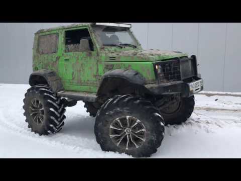 Видео: Suzuki Samurai с 42 тракторными колесами и мостами Унимога. Кузнечик доработки.