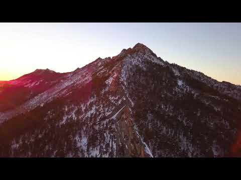 Видео: Боровое с дрона на закате зимой. Скала Окжетпес и гора Синюха.