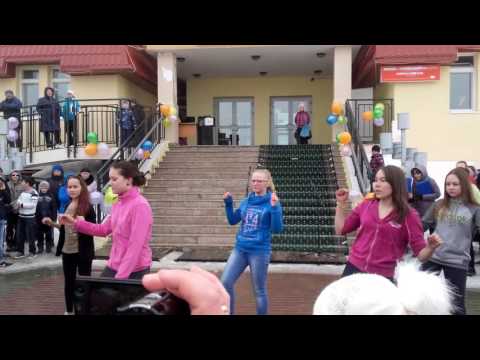 Видео: Белоярск🌞День здаровья.выступление 7 класса ,с родителями 💪👣