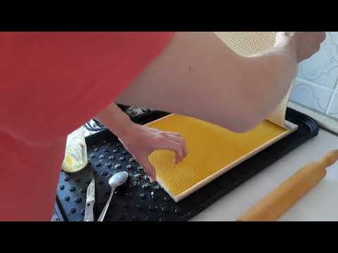 Видео: Изготовление вощины методом литья с использованием силиконовой матрицы.Часть 4.