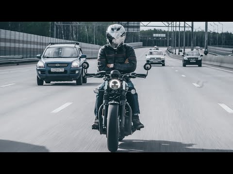 Видео: ЕЗДА без РУК на Triumph Bobber 2019 года!