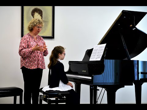 Видео: 26.09.2020 Мастер-классы Миры Марченко (фортепиано), ученица Мария Белокопытова, 10 лет