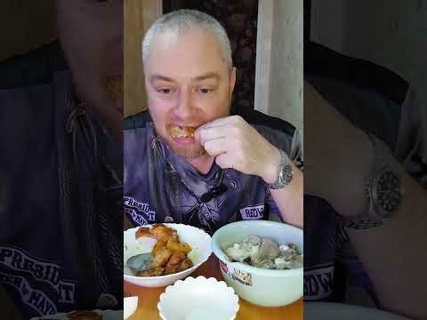 Видео: Ответы на вопросы. Мукбанг, картошка с курицей в духовке и рядовка в сметанном соусе. #мукбанг 