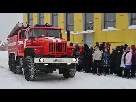 Видео: В школе №2 прошли учения по эвакуации при пожаре