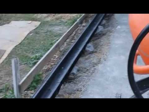 Видео: Установка водоотводных лотков