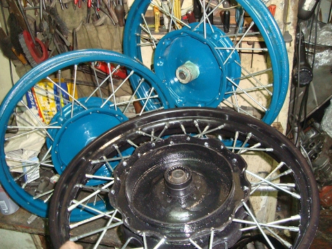 Видео: Собрать-переспицевать мотоколесо - так ли это СЛОЖНО??