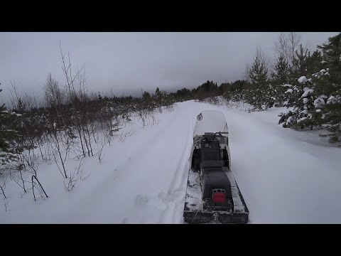 Видео: На Буране по глубокому снегу. Работа двигателя не ровная, в чём причина?