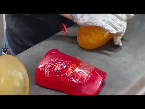 Видео: [Тропический] Делаем в пабе конфеты, которые можно смотреть вечно || ASMR