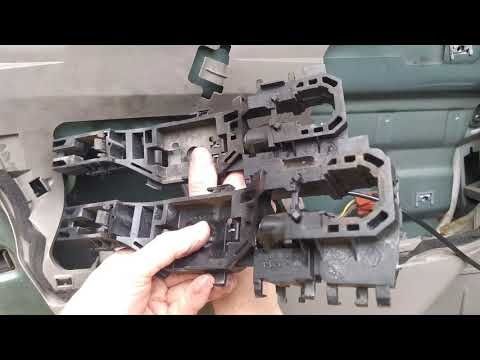 Видео: Ремонт, замена ручки Рено Меган 2.