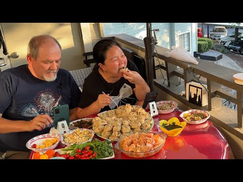 Видео: Целый балкон мантов! Мукбанг у Малоежек — кто всё съест? 😄Манты захватили балкон! Мукбанг у Малоежек
