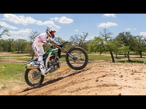 Видео: Правильное положение тела для трех разных прыжков